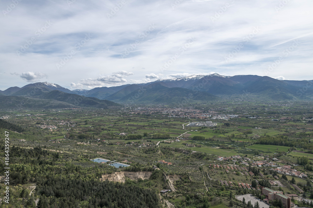 Fototapeta premium Panoramablick auf Sulmona, Abruzzen