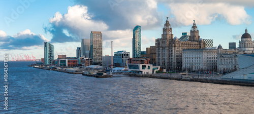 Fotografie Sunrise lights the River Mersey and Liverpool skyline