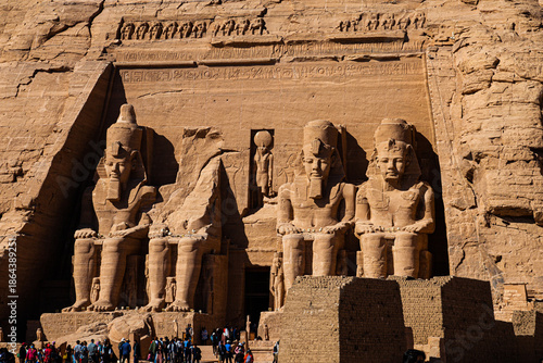 ancient egyptian statues abu simbel