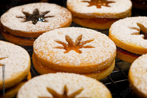 Linzer Cookies / Butter Cookies With Jam Filling / Fursecuri Linzer Cu Gem
