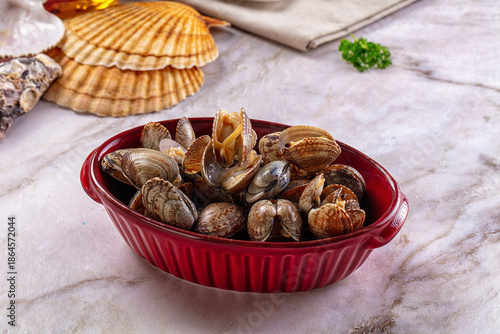 Steamed vongole clams with spices © Andrei Starostin