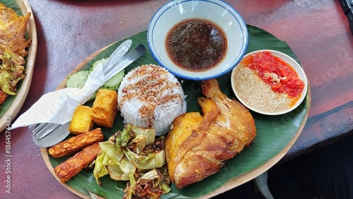 Tableau sur toile chicken and vegetable salad, ayam penyet in Indonesia restaurant