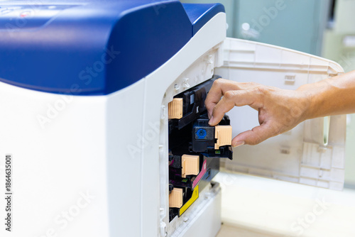 Foto Technician Holding ink printer toner low for replace new or fix repair problem p