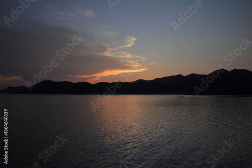 Wallpaper Mural 愛媛県須ノ川公園　雲の広がる夕景 Torontodigital.ca