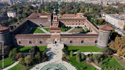 Castello sforzesco, Milano panoramica, veduta aerea , Milano , monumento storico, Parco sempione