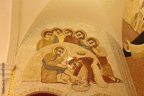 Fotografía Mosaics on the wall at Sanctuary Church of Saint Ignatius in Manresa, taken in July 2024