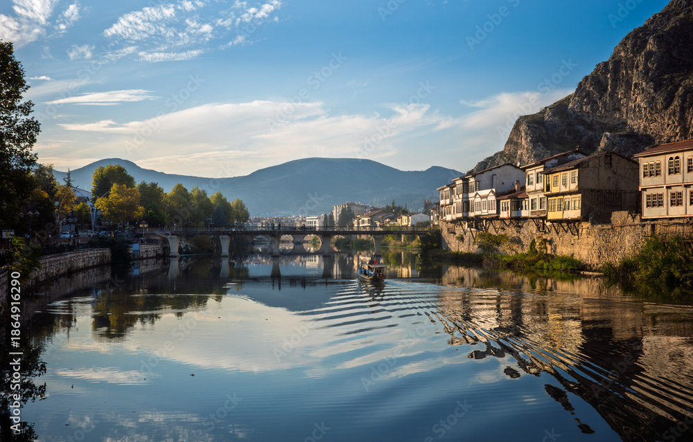 Obraz premium Amasya Turkey riverside Ottoman houses and bridge