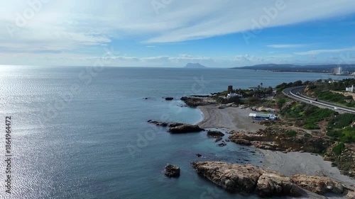 Vista aérea de la playa de Chullera en la costa del sol de Málaga, Andalucía