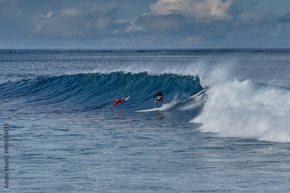 Obraz premium Punta Carola, home to one of the most famous and challenging surf breaks on San Cristóbal Island. Known for its powerful right-hand reef break, this spot is a favorite for experienced surfers seeking 
