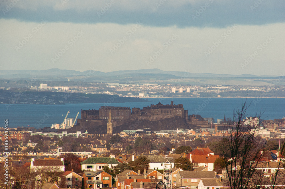 Fototapeta premium view of Edinburgh castle and the sea