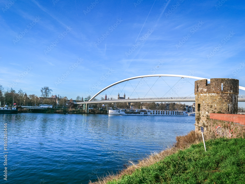 Fototapeta premium Ville de Maastricht aux Pays-Bas