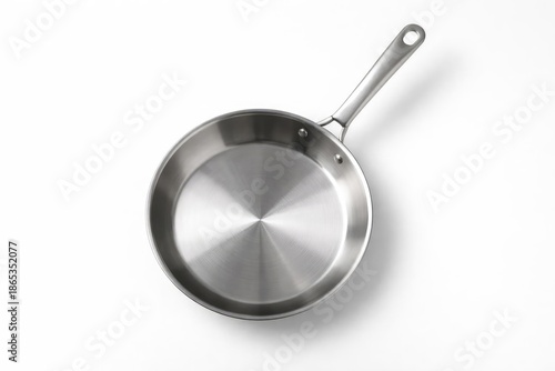 Overhead image of a stainless steel frying pan with white background for kitchenware and cooking concepts © vxnaghiyev