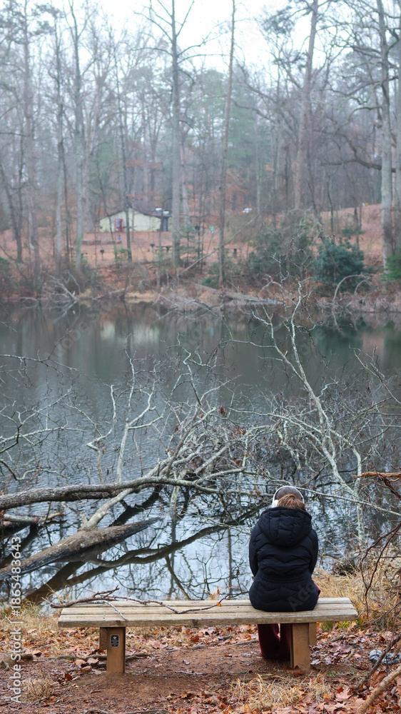 Obraz premium girl alone listening to music in the woods