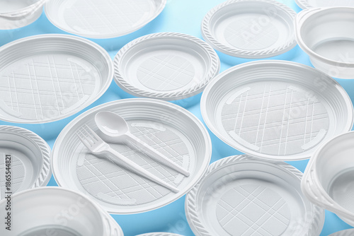 Plastic plates, bowls and c...