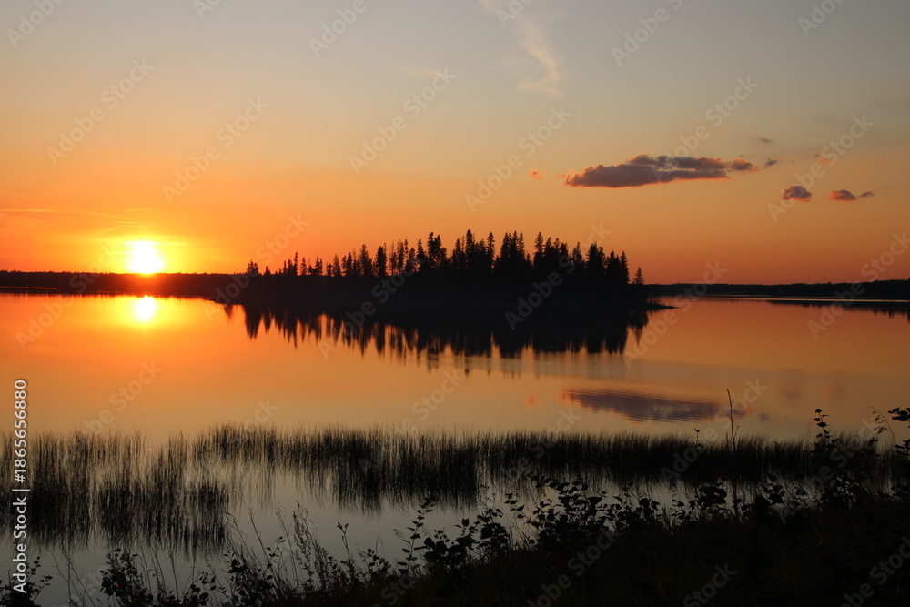 Obraz premium Archery Island At Sunset, Elk Island National Park, Alberta