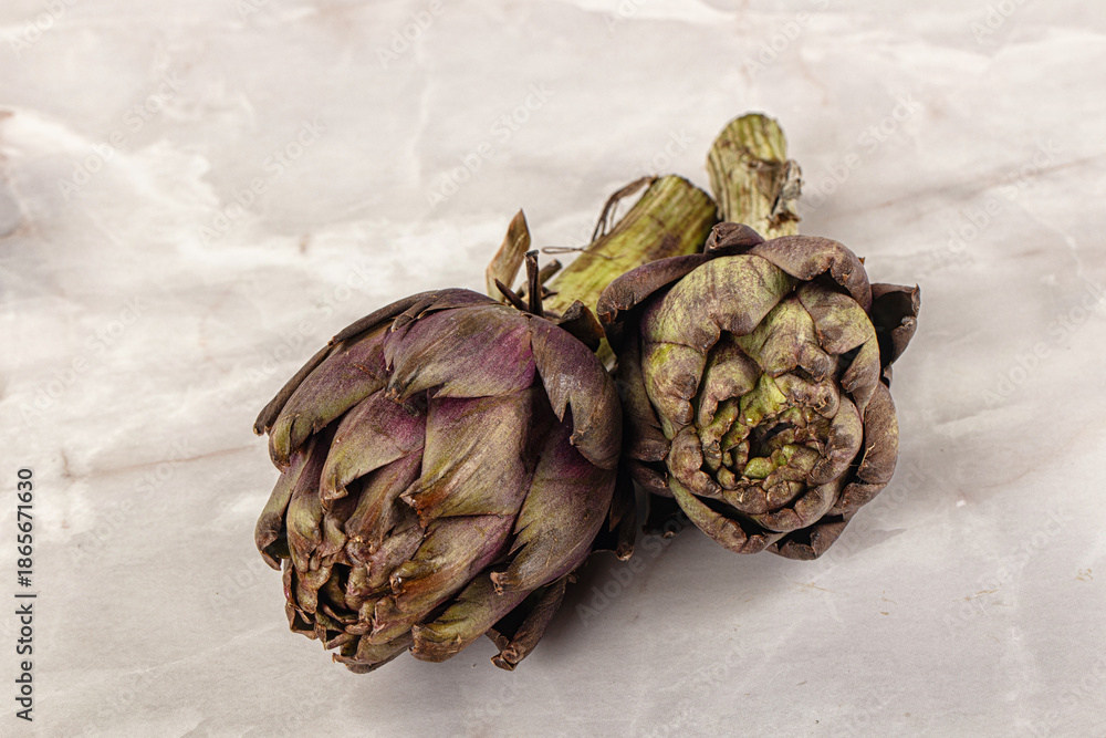 Fototapeta premium Organic food - Ripe raw green artichoke