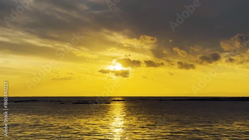 立石海岸から望む相模湾の夕景