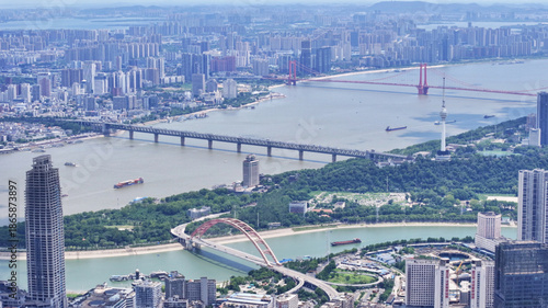 Φωτογραφία Aerial Wuhan Cityscape with Yangtze River and Bridges
