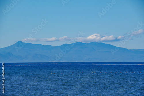 Bild auf Leinwand 野付半島から見る知床半島の山々