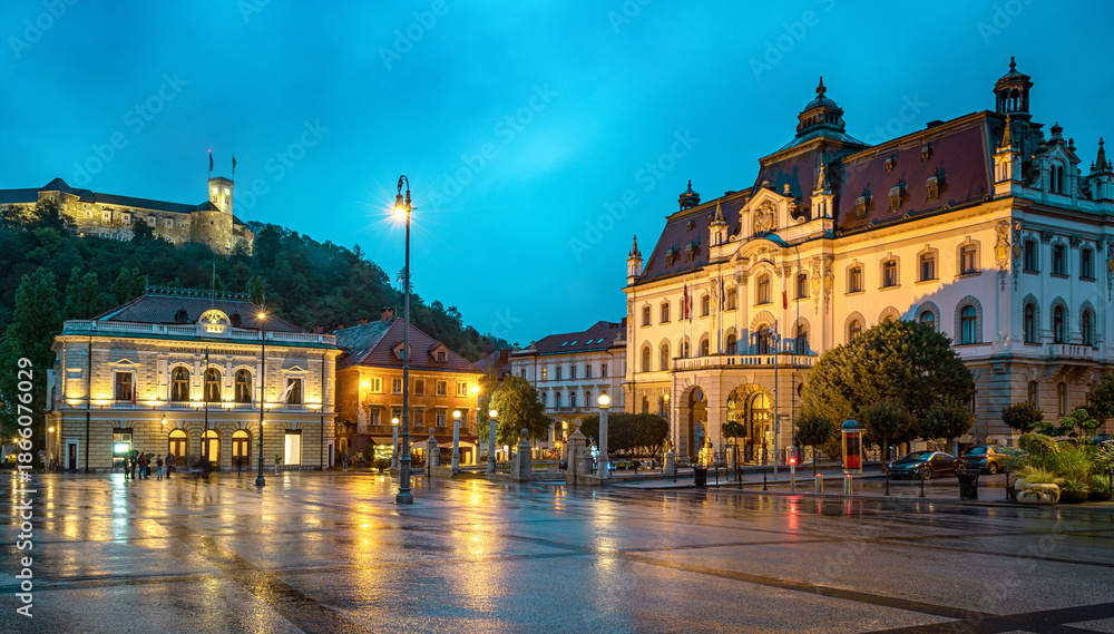 Fototapeta premium Evening view of the University of Ljubljana and the old town. Ljubljana is the capital of Slovenia.