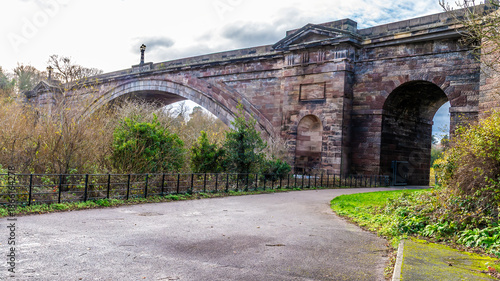 Fotografia A view towards the Grosvenor Bridge in the city of Chester, Cheshire, UK
