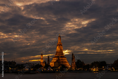 Canvas Print An abstract, blurred background of nighttime lights along the Chao Phraya River in Bangkok, with Wat Arun, a popular tourist attraction visited by travelers from around the world, in the background