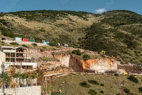 Wallpaper Mural Großbaustelle eines Resorts mit Baggern in Küstenlandschaft, Jala, Qark Vlora, Albanien Torontodigital.ca