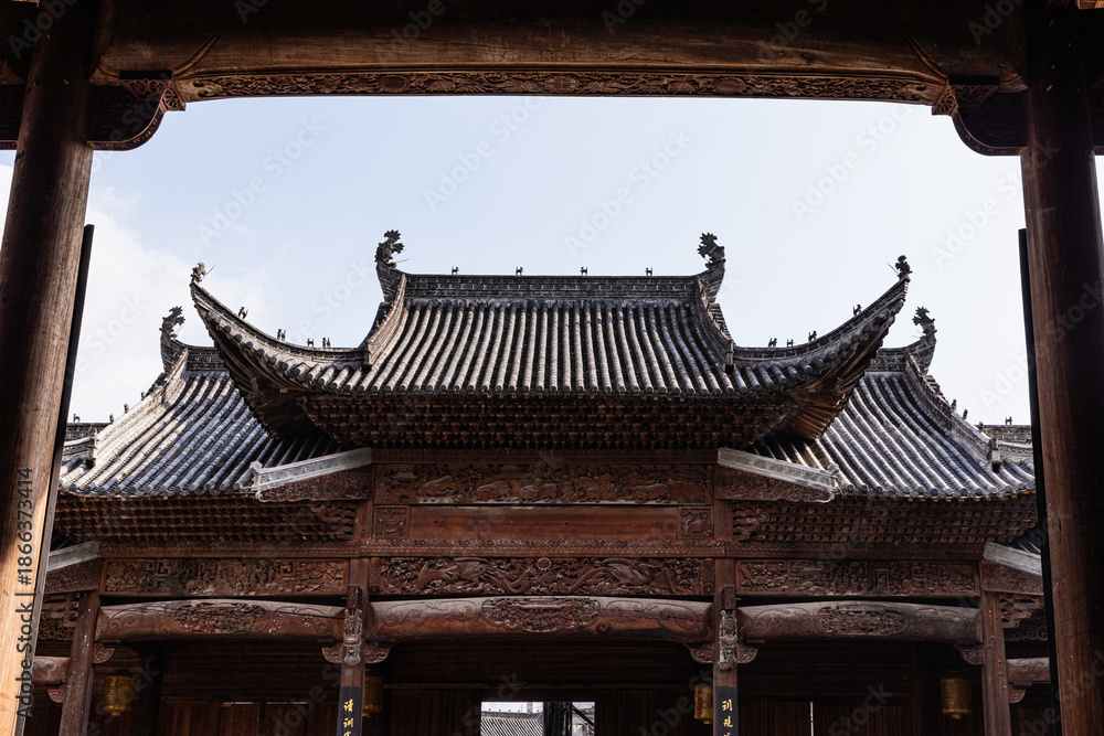 Obraz premium Ancient Temple Architecture in Wuyuan Town, China