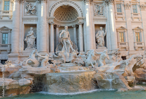 Photos fountain trevi rome italy without people and statues