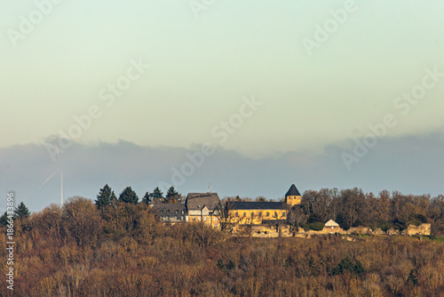 Kloster Schiffenberg, fotografiert vom Limesberg in Grüningen