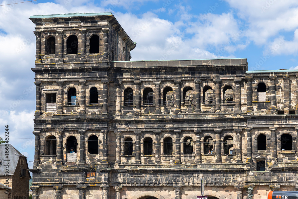 Obraz premium Porta Nigra Roman city gate architecture in Trier, Germany