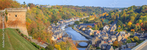 Dinan, le port et la Rance en automne vus du jardin anglais