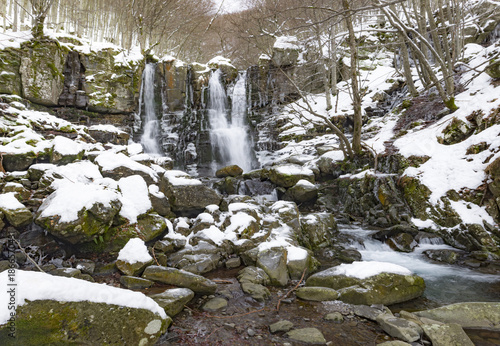 Fényképezés L’ultima cascata del Dardagna in appennino con la neve