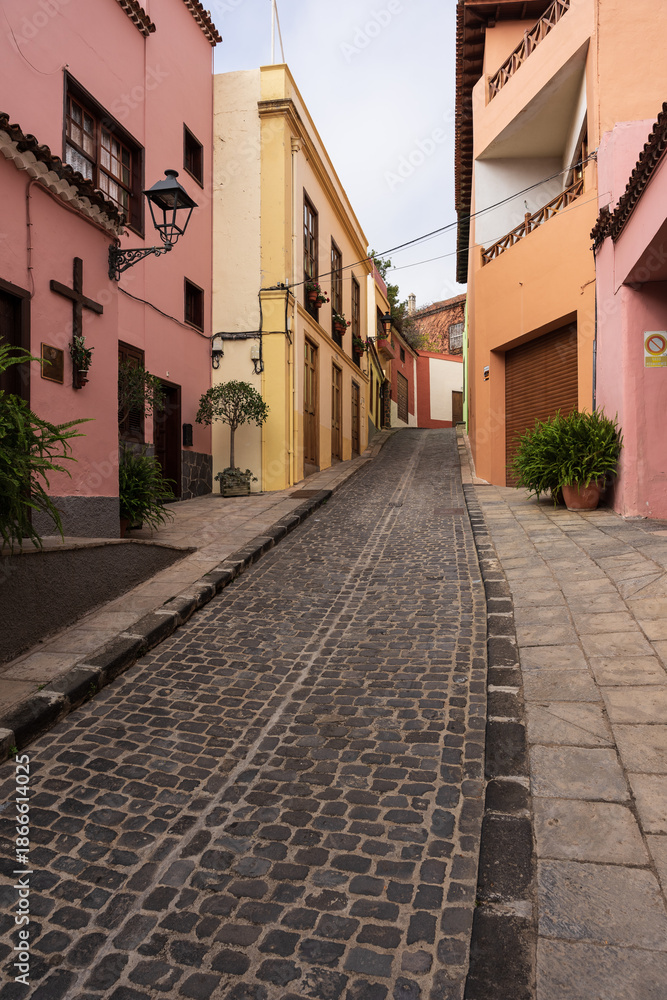 Fototapeta premium Quiet cobblestone street with colorful houses and lanterns in La Orotava, traditional old town architecture, Tenerife, Canary Islands.