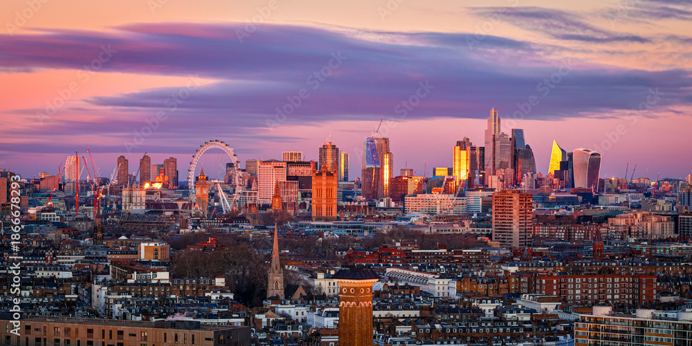 Fototapeta premium London skyline panoramic sunset with London Eye and City skyscrapers, UK