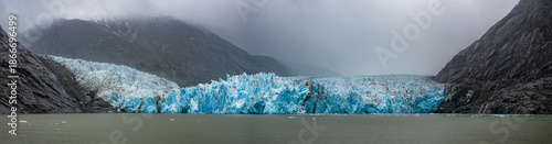 Foto Panorama of Dawes Glacier in Alaska, viewed from the Endicott Arm Fjord