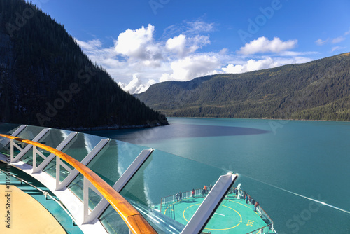 Fotografie Cruise to Alaska and Norway, Tracy Arm fjord and glacier on the scenic passage w