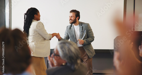 Quadro em tela Handshake, audience and speaker with award for presentation, business conference or event