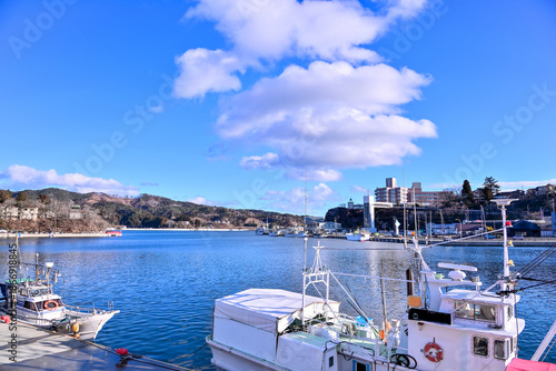 気仙沼港　新年の船と海と
