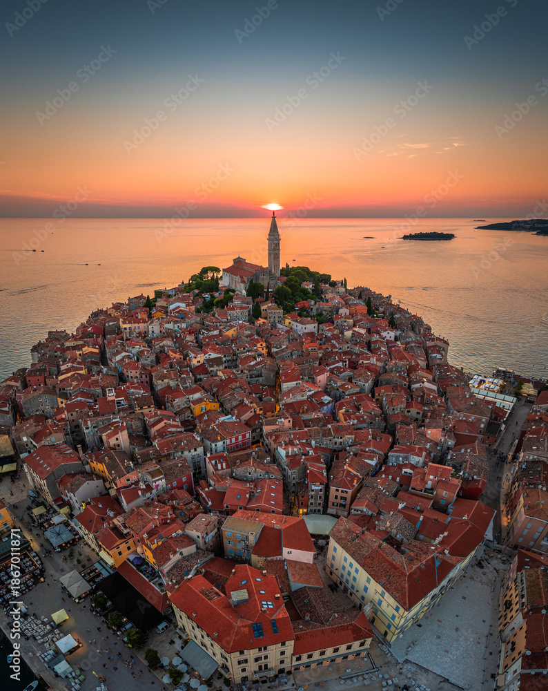 Φωτογραφία Rovinj, Croatia - Aerial panoramic view of the old town of Rovinj with Church of St