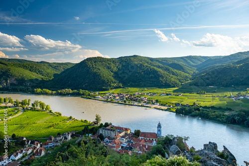 Foto Wachau Valley offers a stunning panorama of the Danube River in Ausrtia
