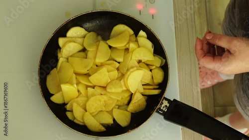 Cooking potatoes in the peasant style