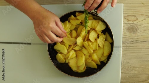Cooking potatoes in the peasant style