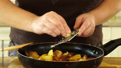 Cooking potatoes in the peasant style