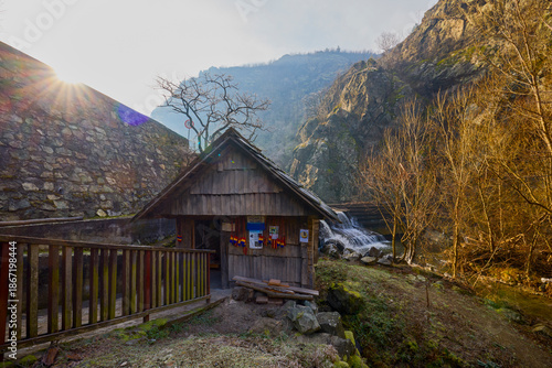 Cuadro en lienzo Landscape of the Almaj Valley in Romania, with the watermills of Rudăria and the mountain river