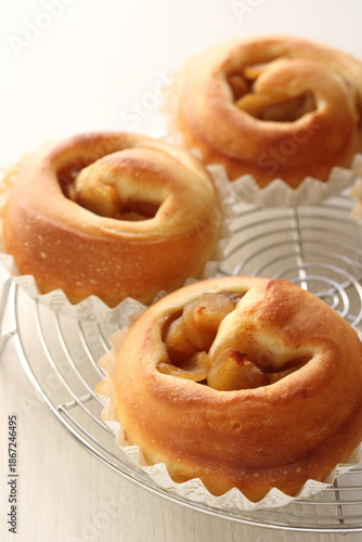 りんごのロールパン