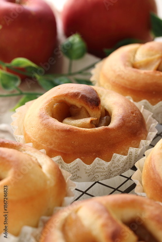 りんごのロールパン