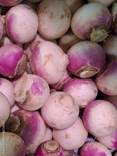 red onions on market stall