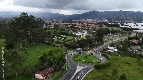 Video aéreo capturado con drone, sobre el Tramo 2 de la doble calzada de La Ceja a Rionegro, en construcción, Diciembre de 2025