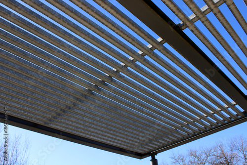 Pergola brise soleil horizontal à lames fixes aluminium